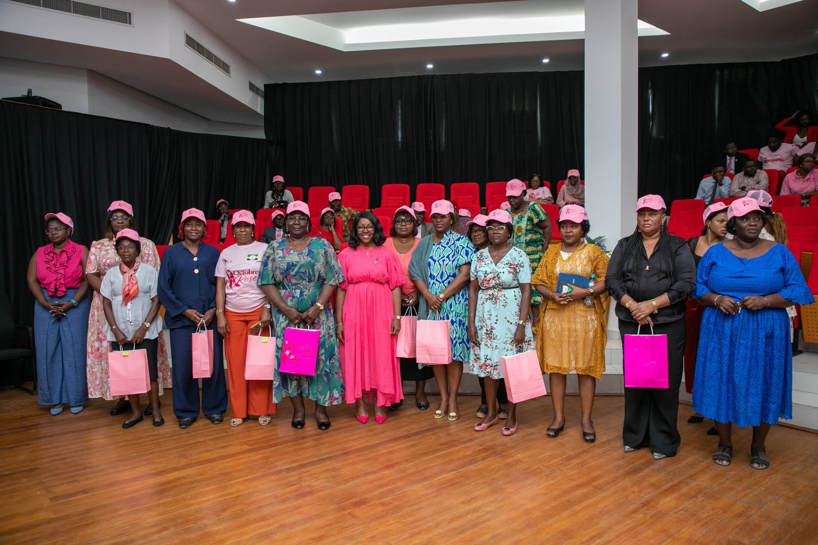 Gabon/Octobre Rose : Laurence Ndong mobilise les agents publics pour le dépistage des cancers